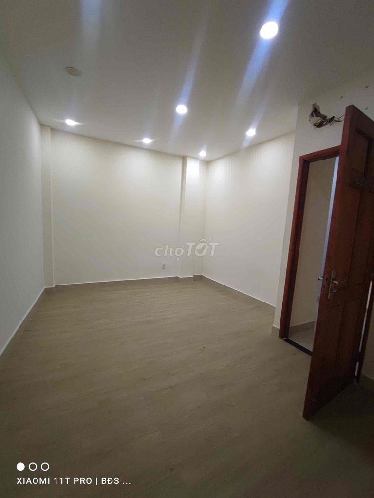 Nice 3th floor bedroom 4 Vl13 hbp 12 million toilets