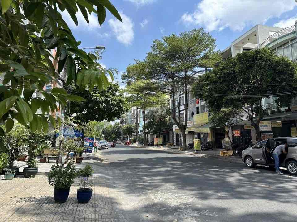 Tên Lửa-Bình Tân, 4 x20 meters, 3 stories, 4 rooms
