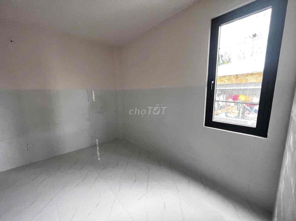 The ground 2 floors 6 6 M has 3 bedrooms 3 toilets right across the 5 Quang Trung