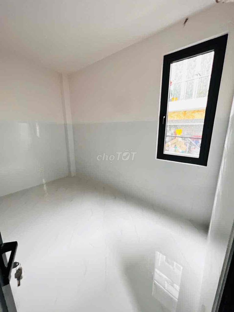 The ground 2 floors 6 6 M has 3 bedrooms 3 toilets right across the 5 Quang Trung