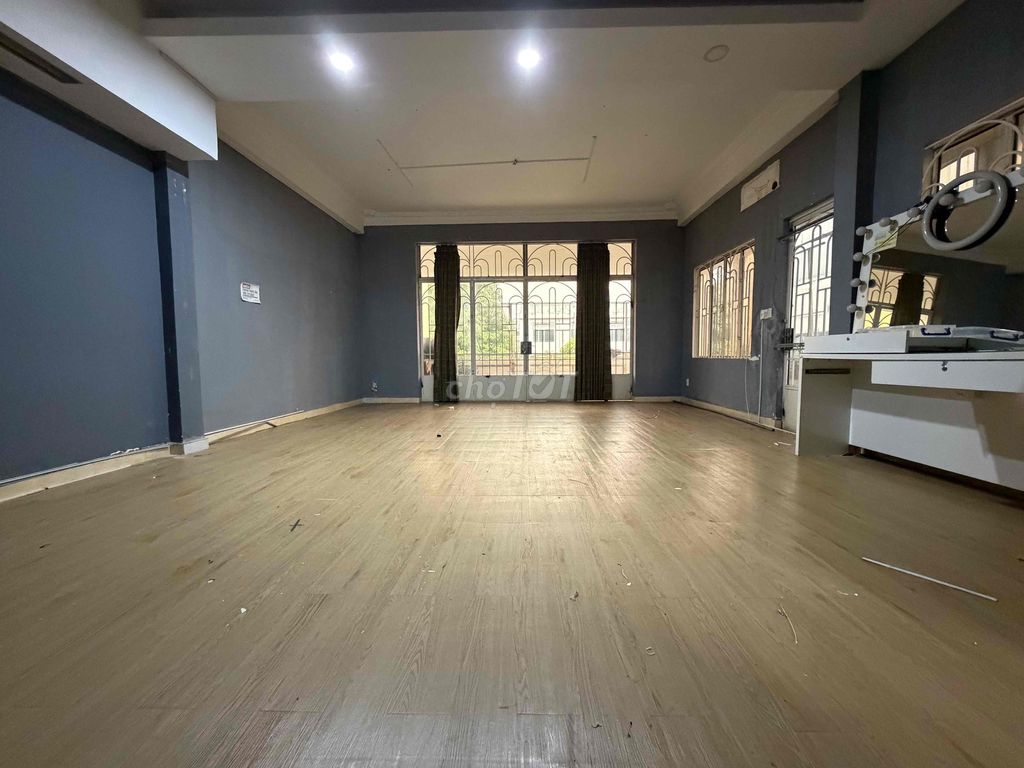 Two-thirty Đặng Văn Ngữ, Phú Nhuận, 600 meters floor, deliver now.