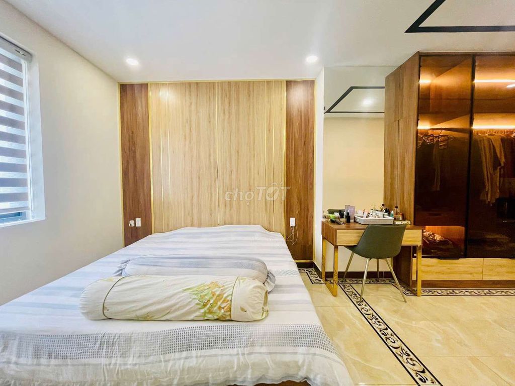 Rent Lakeview City 6 x16 1 .1 3rd floor bedroom 4 Fullland toilets