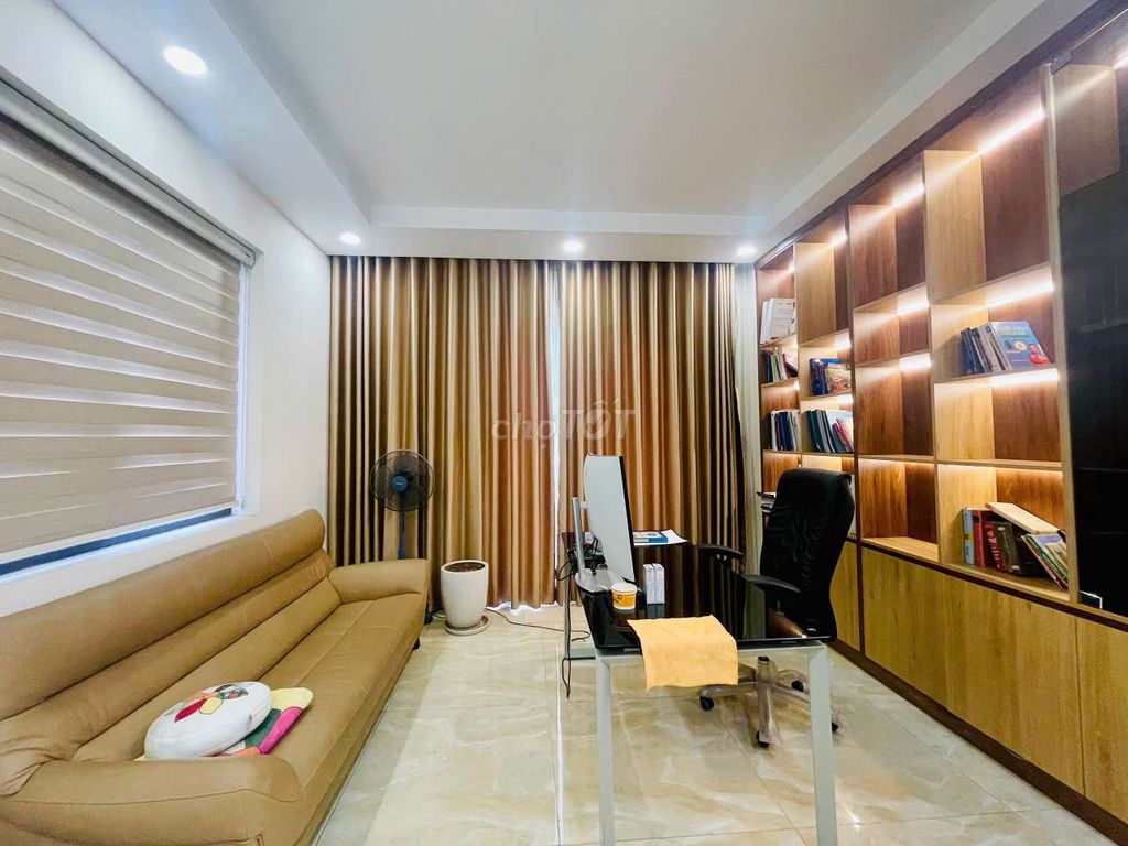 Rent Lakeview City 6 x16 1 .1 3rd floor bedroom 4 Fullland toilets
