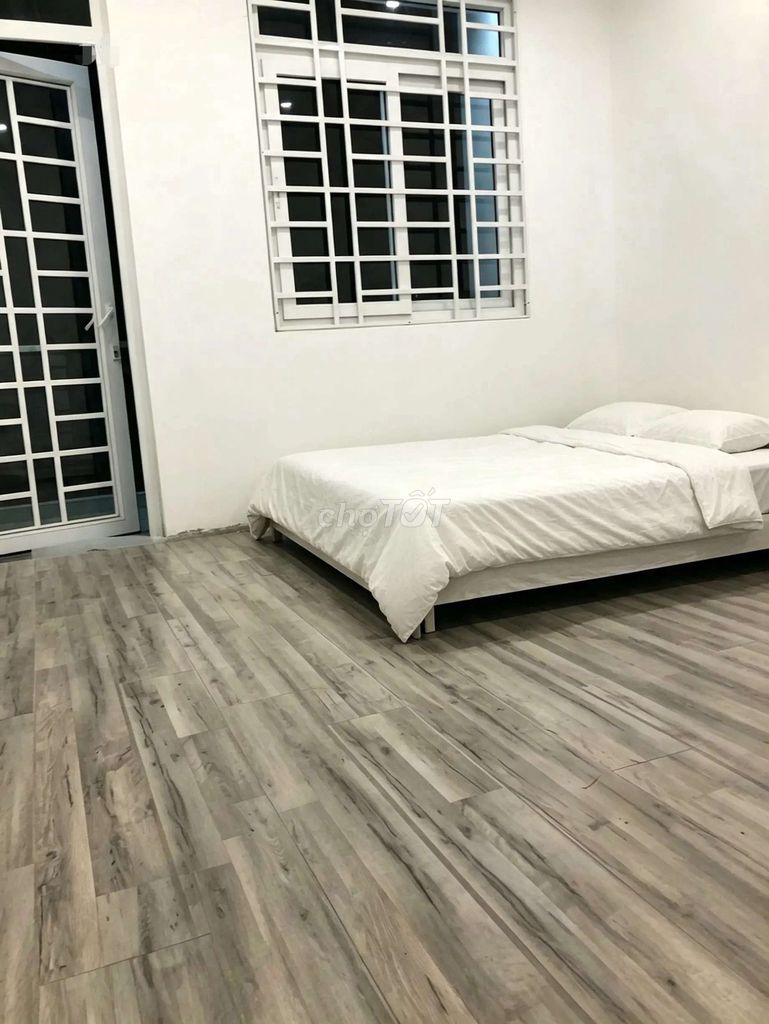 We need to rent a flat house, 72 meters, two third floor bedroom, 10 meters car.