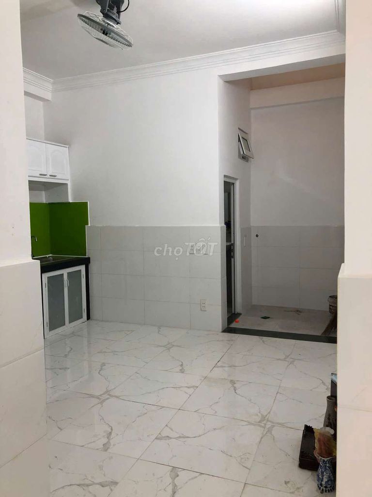 We need to rent a flat house, 72 meters, two third floor bedroom, 10 meters car.