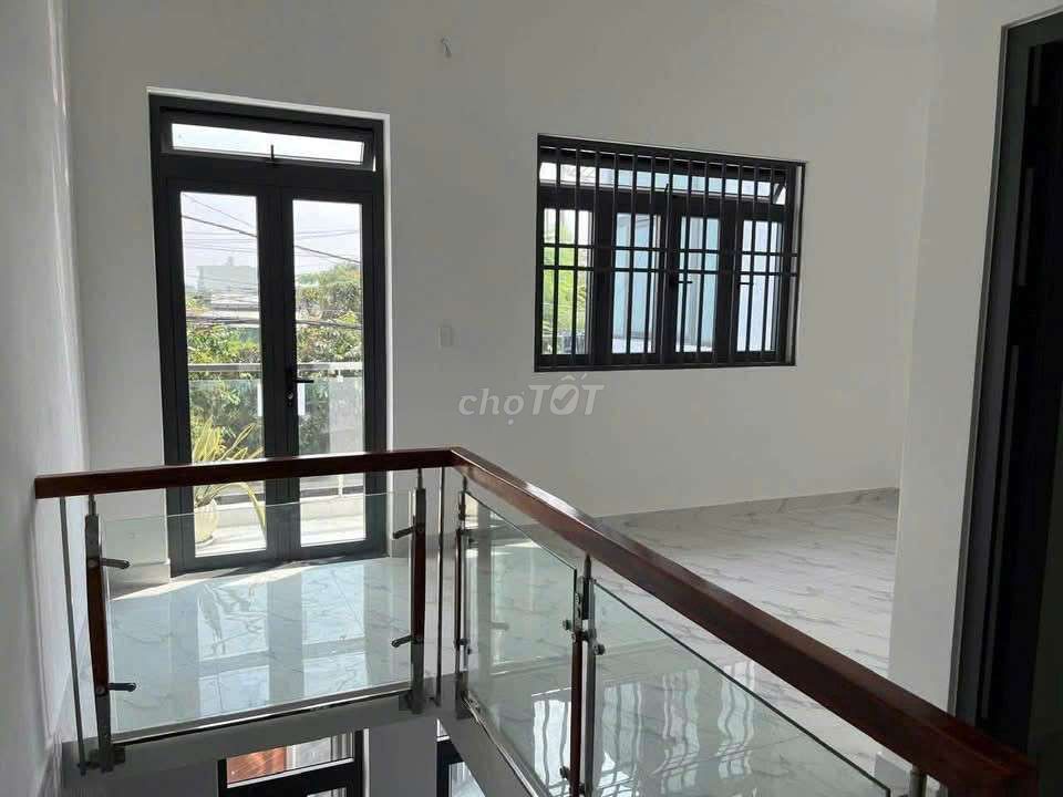 The original building is 5 x 18 meters, on the front floor of Zhang Town like Wing Chun