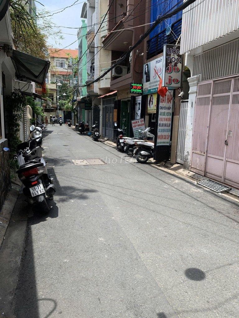 Private home 40 meters, 1 floor, 2 p sleeping,mbkd ground floor, Miss North, - for 1 .5 million a month.