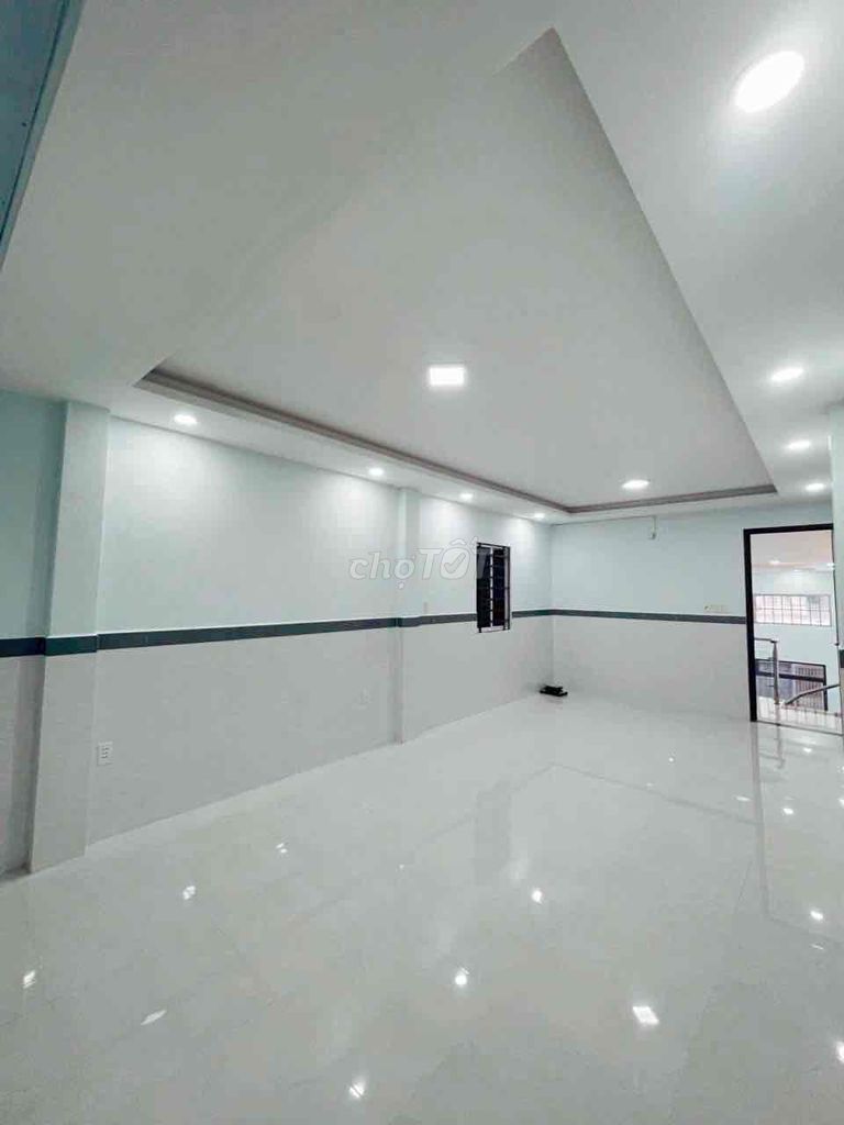 Nice new home near the Front - 4 x 20 meters - 17 million refrigerators