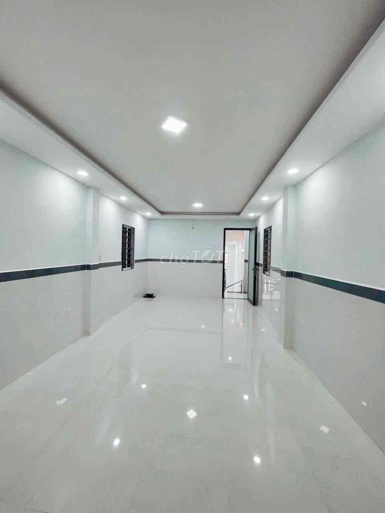 Nice new home near the Front - 4 x 20 meters - 17 million refrigerators