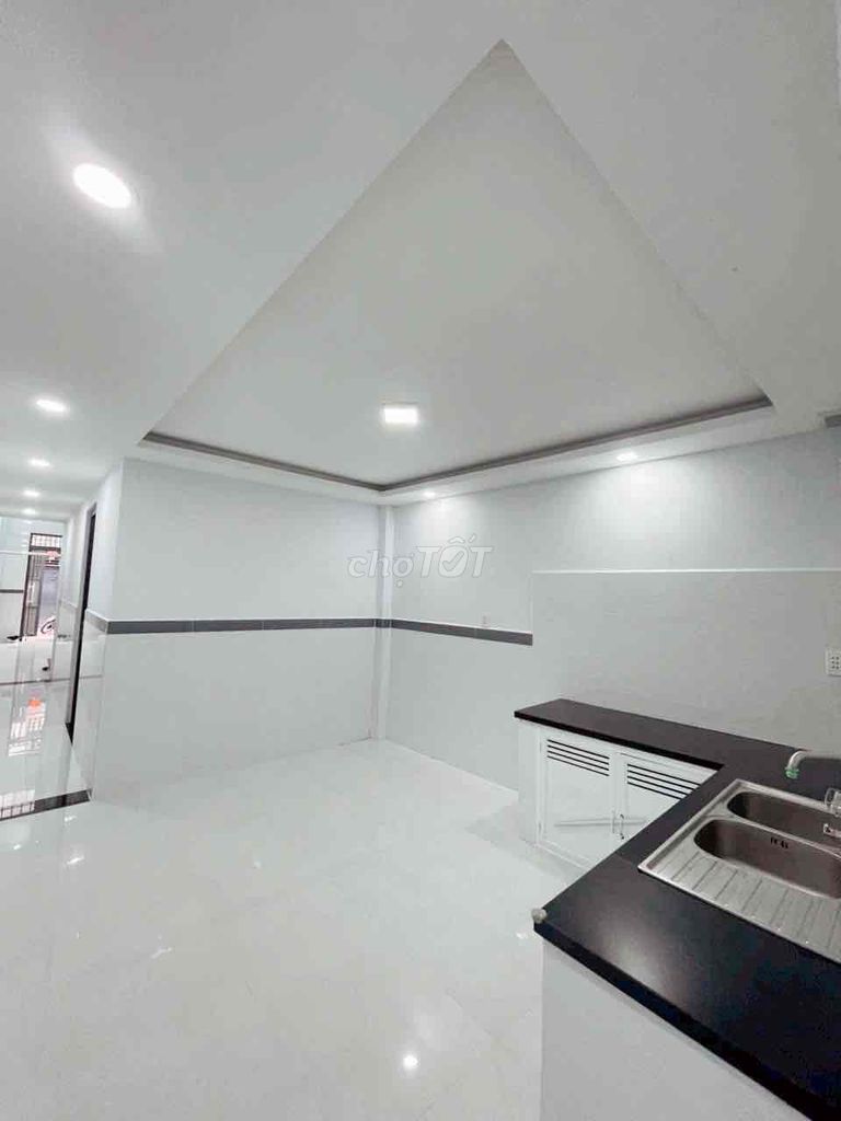 Nice new home near the Front - 4 x 20 meters - 17 million refrigerators