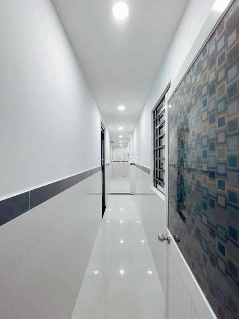 Nice new home near the Front - 4 x 20 meters - 17 million refrigerators