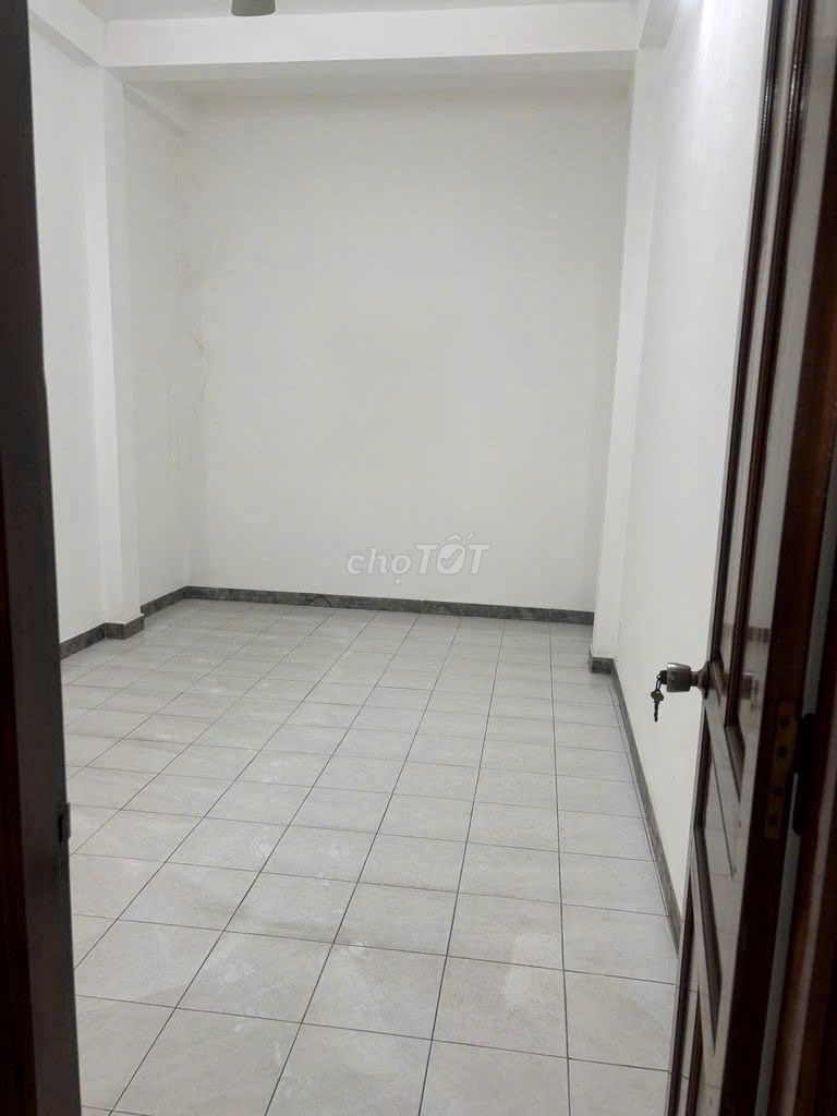 Rent a Lương Nhữ Học District 5 4 X16 M M 4th floor, 7 bedroom 4 toilets, 30 million