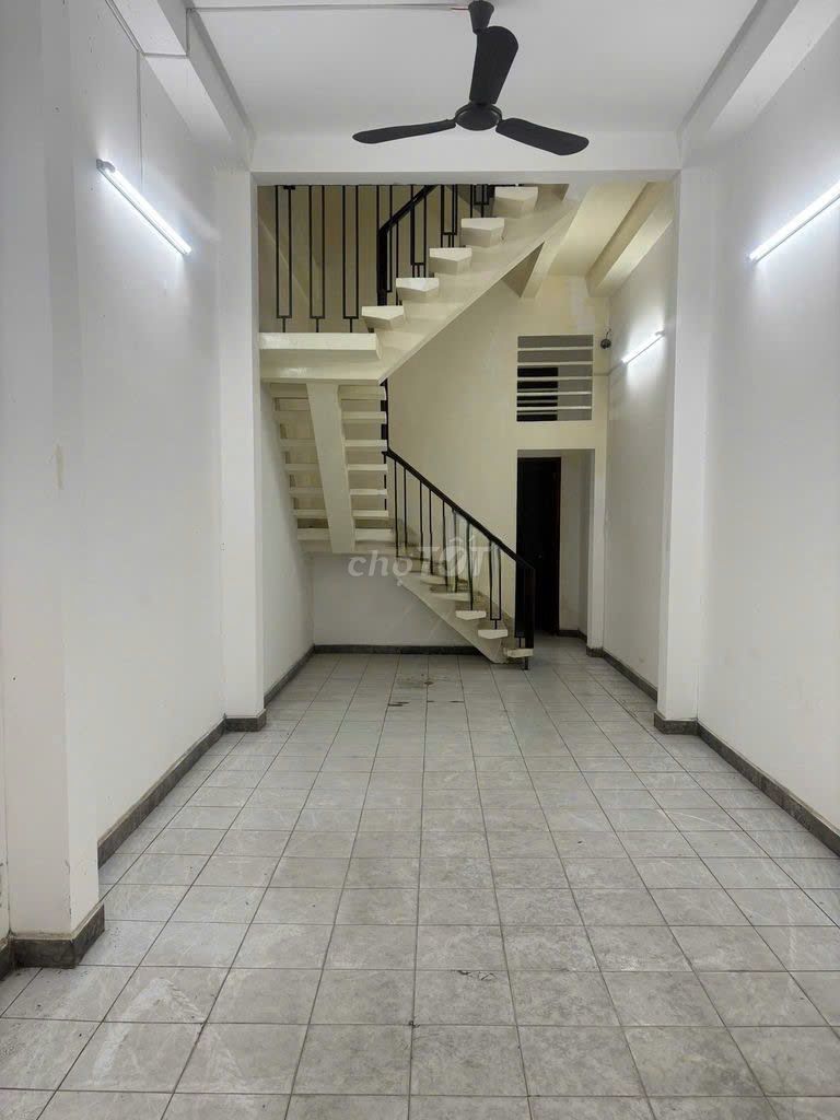 Rent a Lương Nhữ Học District 5 4 X16 M M 4th floor, 7 bedroom 4 toilets, 30 million