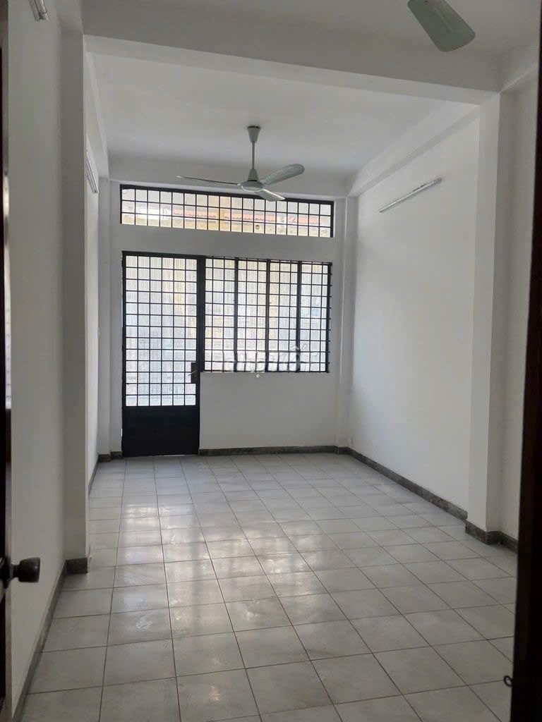 Rent a Lương Nhữ Học District 5 4 X16 M M 4th floor, 7 bedroom 4 toilets, 30 million