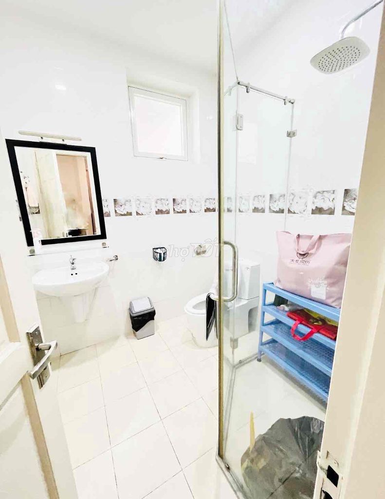 We'll rent 5 bedrooms. Full interior, home with car garages and yard.