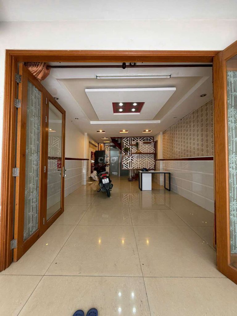 Front Võ Oanh - side of the school - only 11 million a month