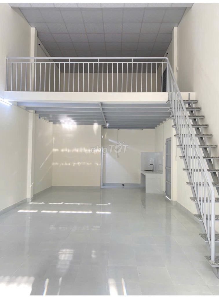 Rent a house with a suspended wall - a nice 5 M-face
