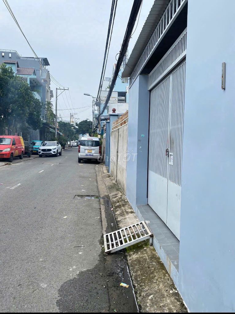 Rent a house with a suspended wall - a nice 5 M-face