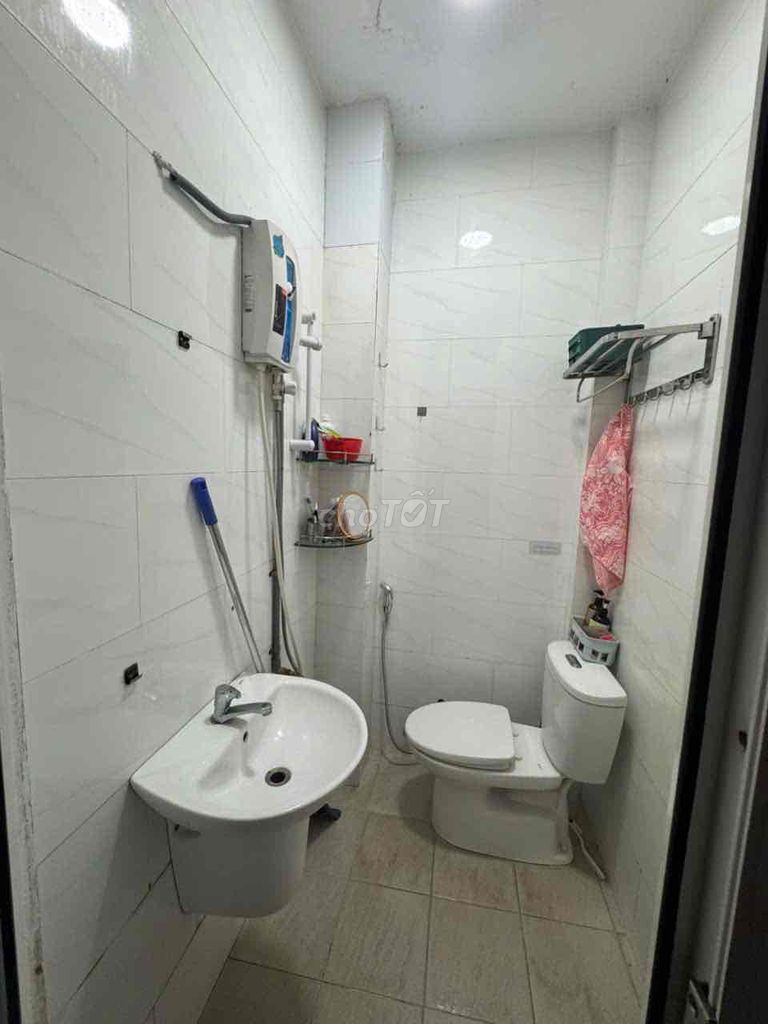 The 220-51 Soviet Autoway Alley 21 BTD, 4 x13 meters 2 floors (3 bedroom+3 toilet)
