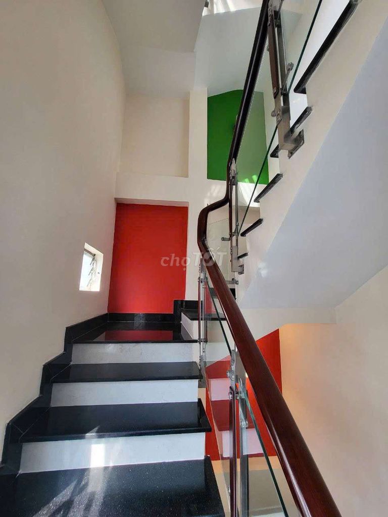 Rent the whole Hoàng Sa, 40 m2 x 4 floors, suspended