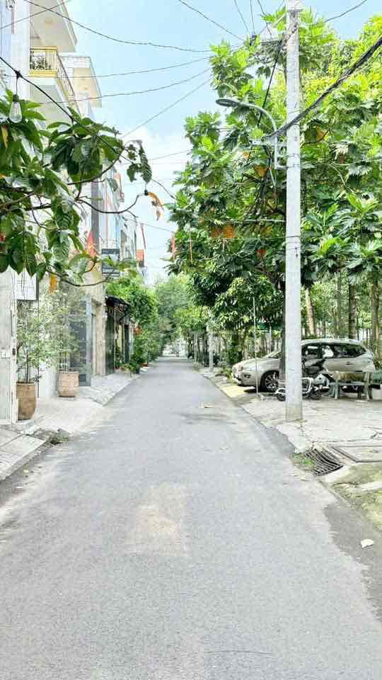 Nice new home, down the số 5 German Way.