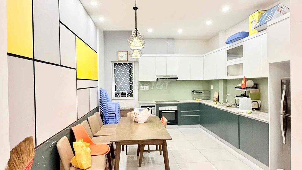 Nice new home, down the số 5 German Way.