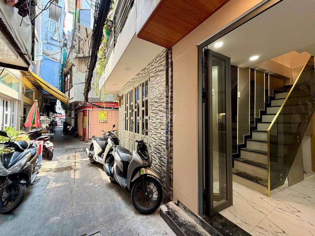 - One, two Supreme Courts, two bedrooms.