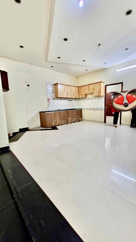 Rent an area 7 x 22 m. Superway yard 2 bedroom 2 car bathroom near the Wag