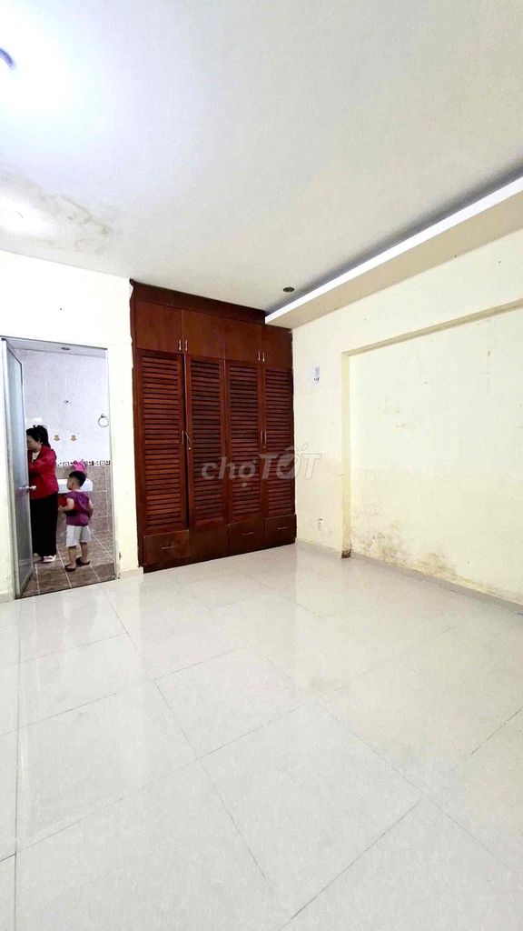 Rent an area 7 x 22 m. Superway yard 2 bedroom 2 car bathroom near the Wag