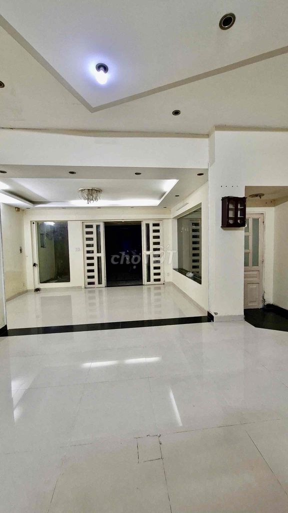 Rent an area 7 x 22 m. Superway yard 2 bedroom 2 car bathroom near the Wag