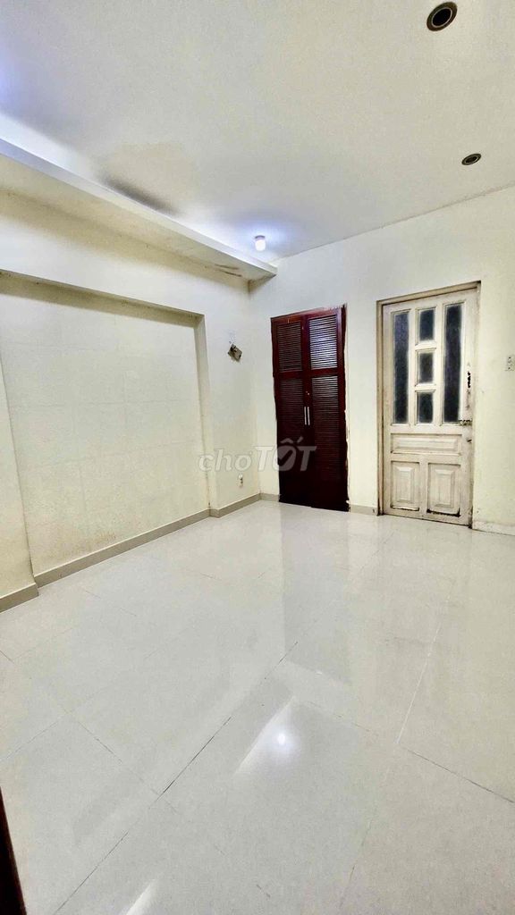 Rent an area 7 x 22 m. Superway yard 2 bedroom 2 car bathroom near the Wag