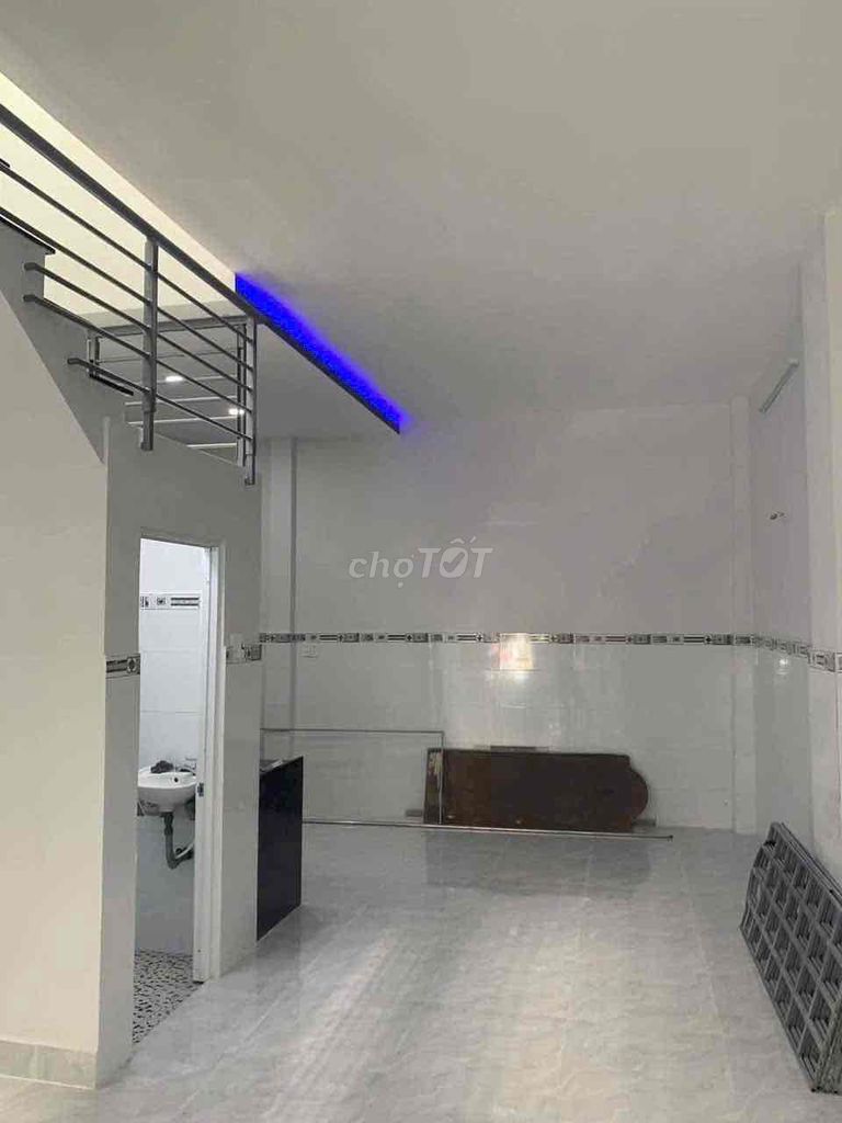 Rent a truckhouse 5 x 20 meters a floor 3 f of 1 6 million
