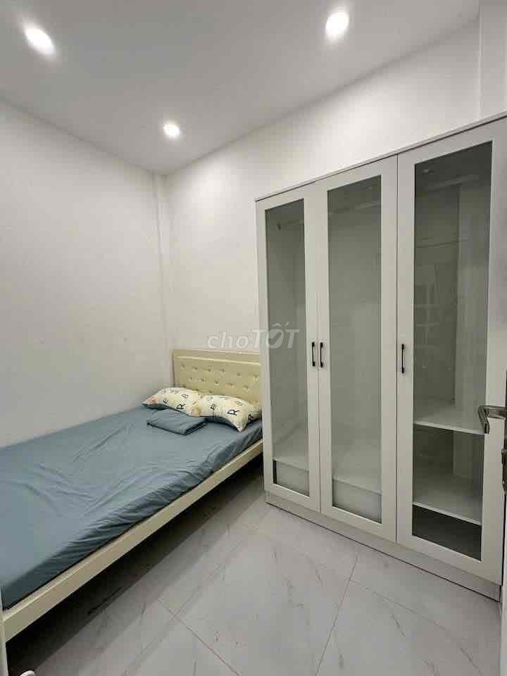 We'll have to rent a full Nc house. The Cô Giang Beauty House is 20 meters from the big front.