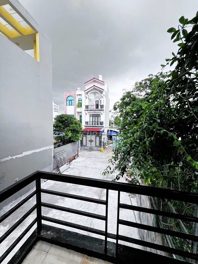 Rent a Linh Đông.3 courtyard bedroom. 100 meters for a good price.