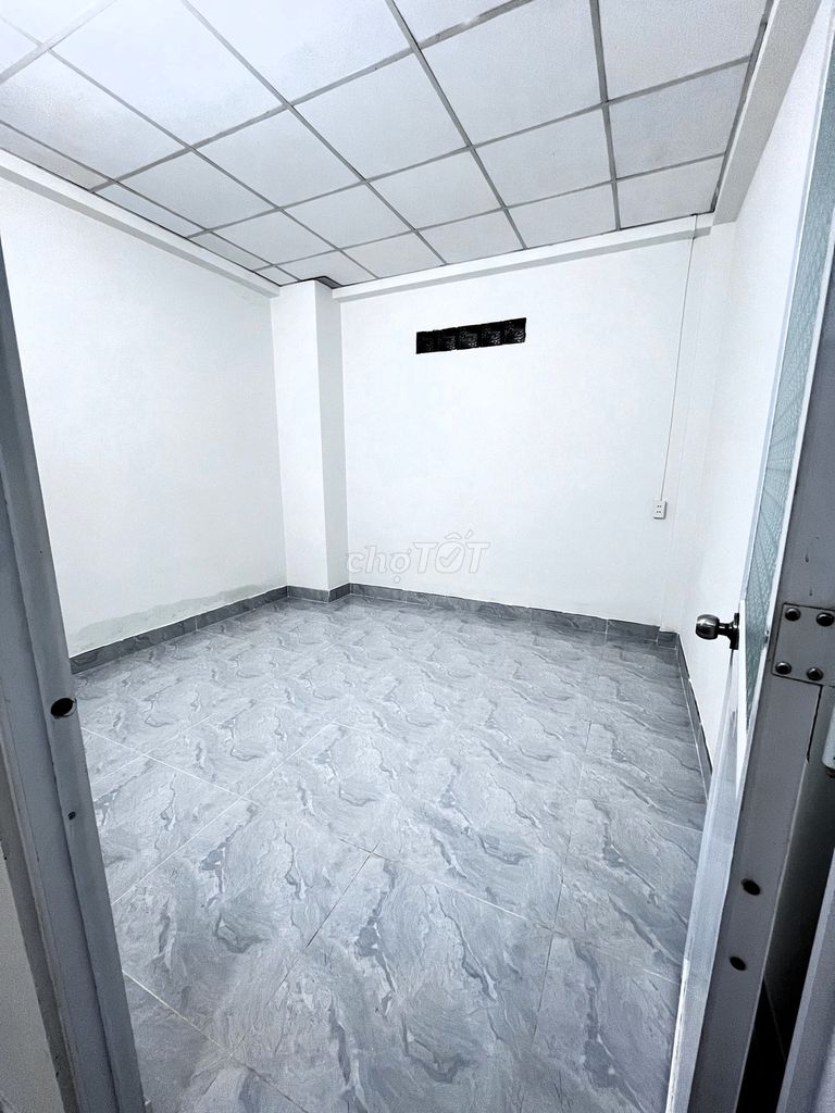 Rent a Linh Đông.3 courtyard bedroom. 100 meters for a good price.