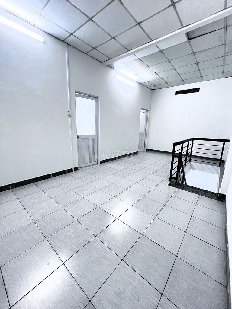 Rent a Linh Đông.3 courtyard bedroom. 100 meters for a good price.