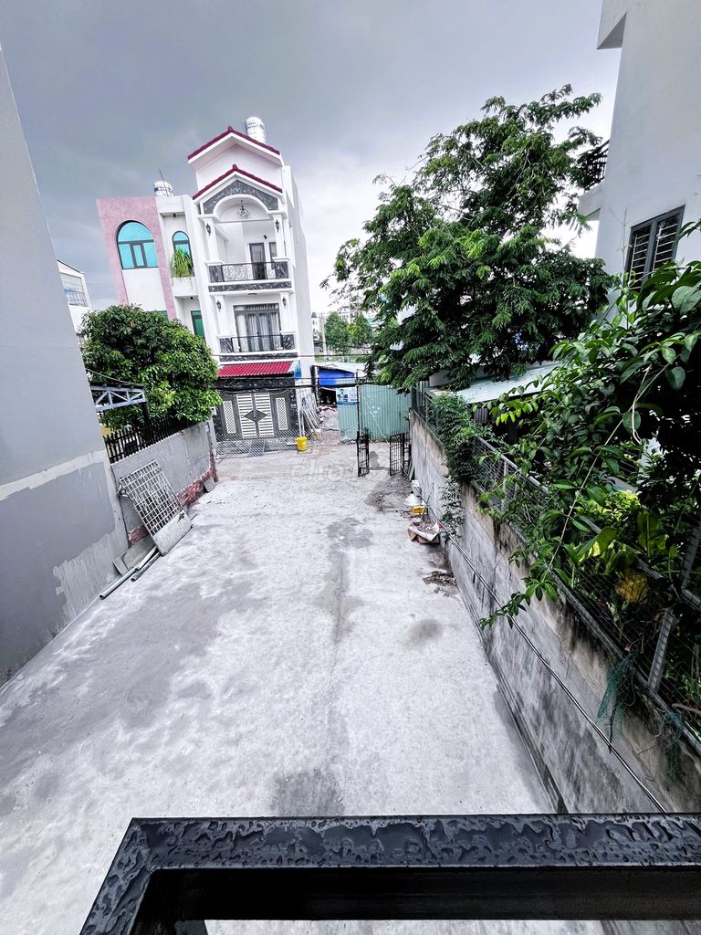 Rent a Linh Đông.3 courtyard bedroom. 100 meters for a good price.
