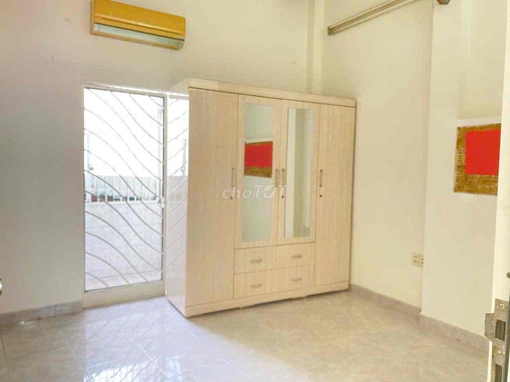 Rent the ground floor, near Gretel Mart, Trần Xuân Soạn.