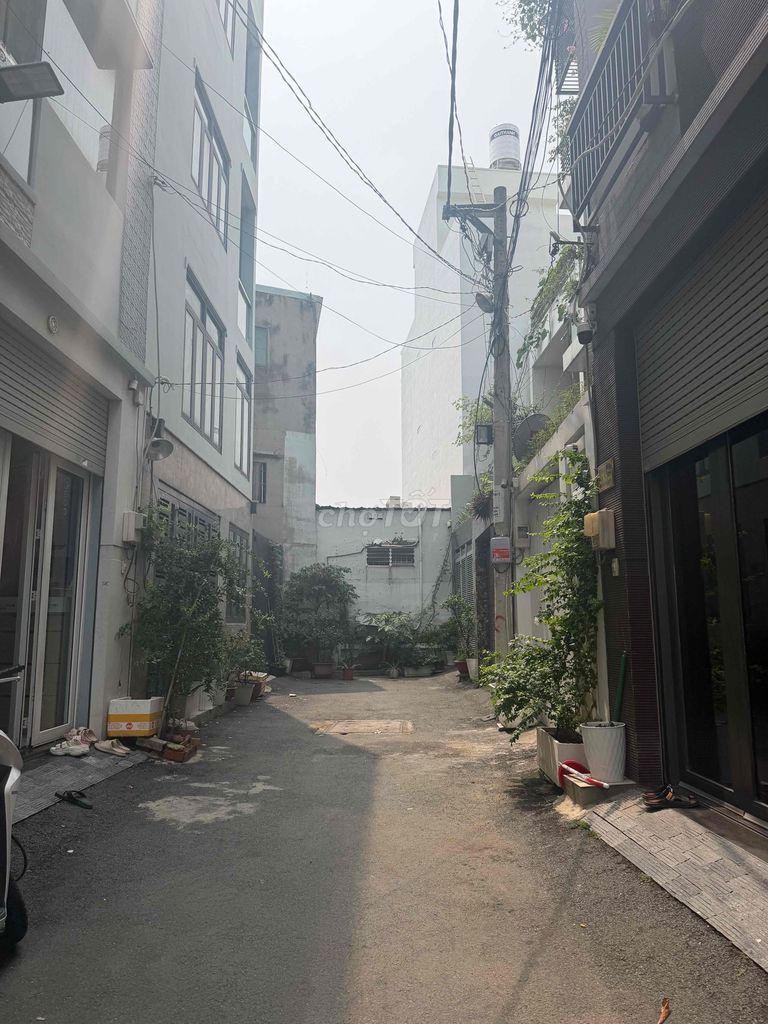 Rent the original building 4 x 13 casting 1 MM 2 blocks of the alley, 3 bedrooms