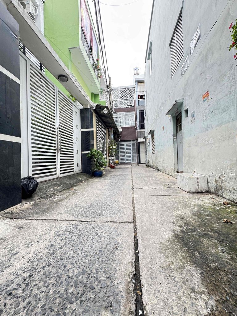 Rent the original apartment-- Lê Lai Tân Bình-three bedrooms - 2 toilets - pile house