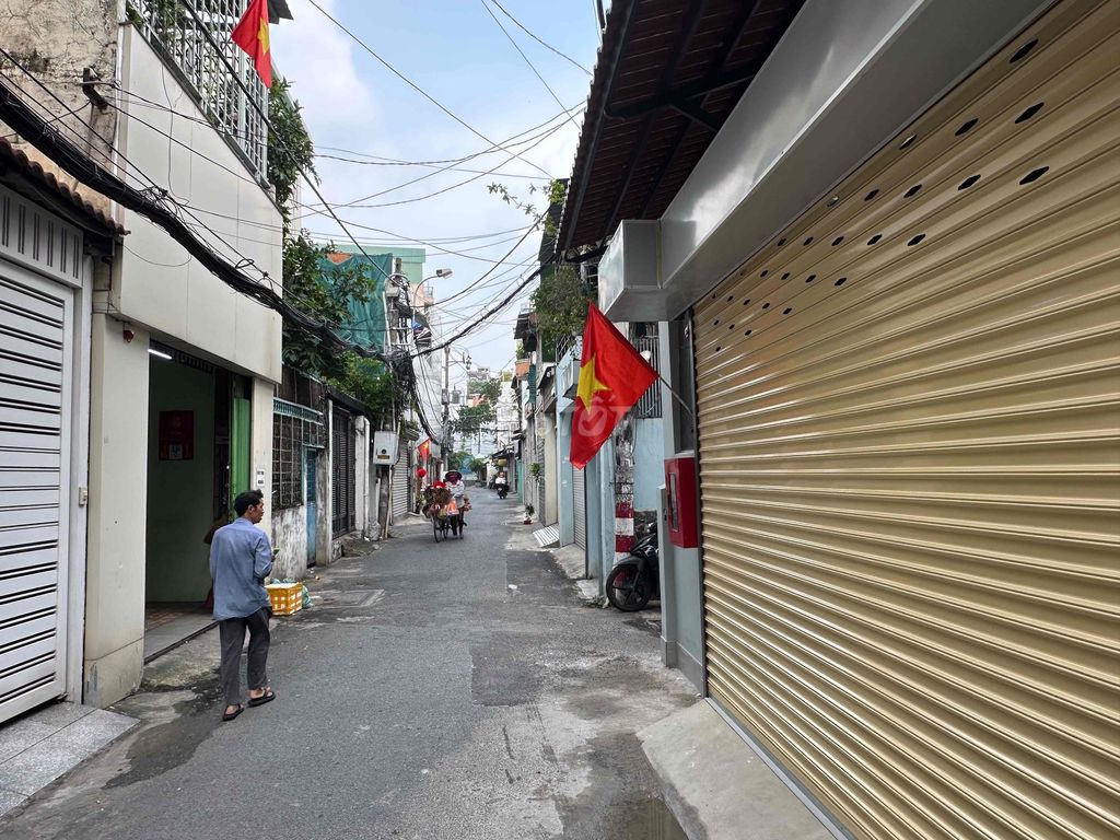It's the owner who rents a two-sided corner of the market.