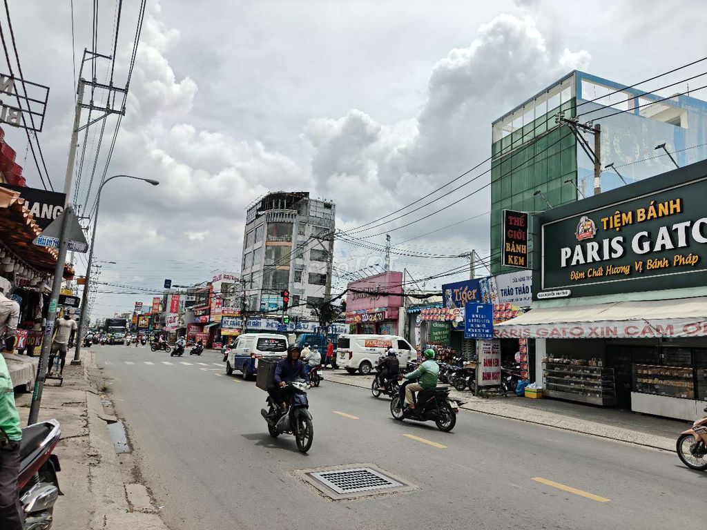 Let's get the Nguyễn Ảnh Thủ cash house to rent: 5 m35 meters costs 30 million a month.