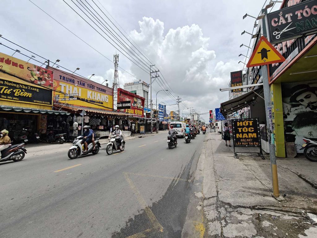 Let's get the Nguyễn Ảnh Thủ cash house to rent: 5 m35 meters costs 30 million a month.