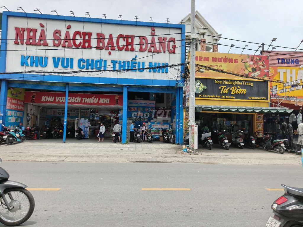 Let's get the Nguyễn Ảnh Thủ cash house to rent: 5 m35 meters costs 30 million a month.