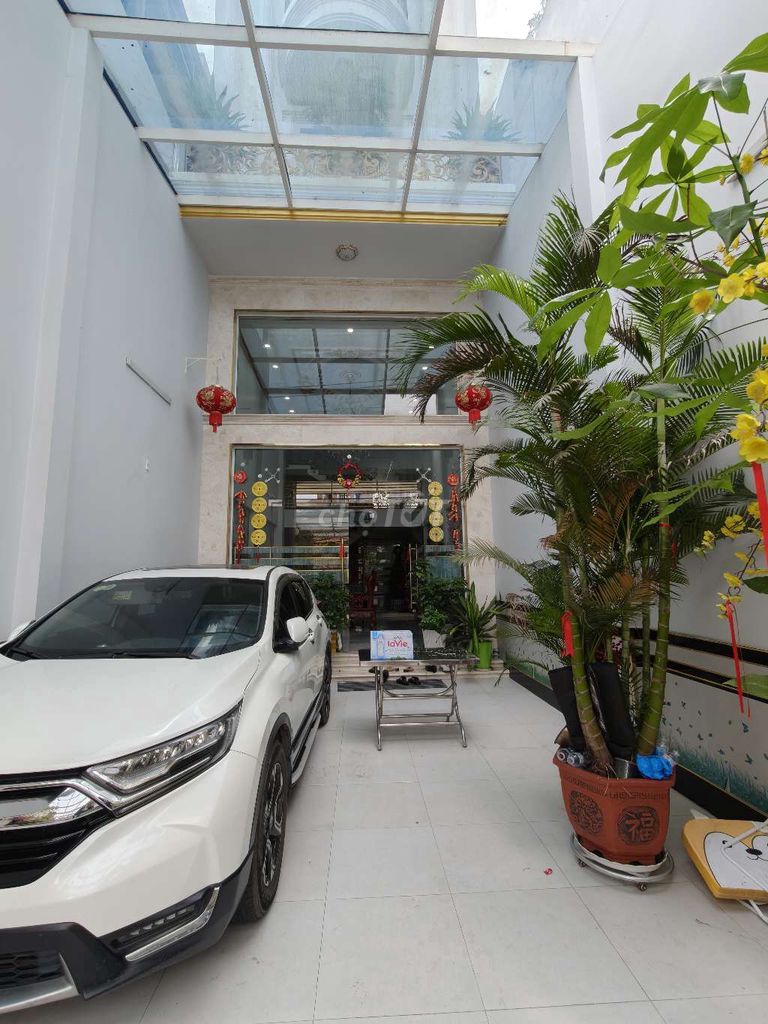 Let's get the Nguyễn Ảnh Thủ cash house to rent: 5 m35 meters costs 30 million a month.