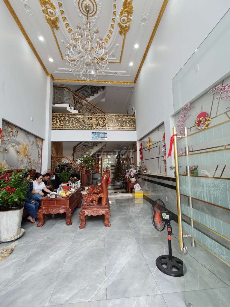 Let's get the Nguyễn Ảnh Thủ cash house to rent: 5 m35 meters costs 30 million a month.