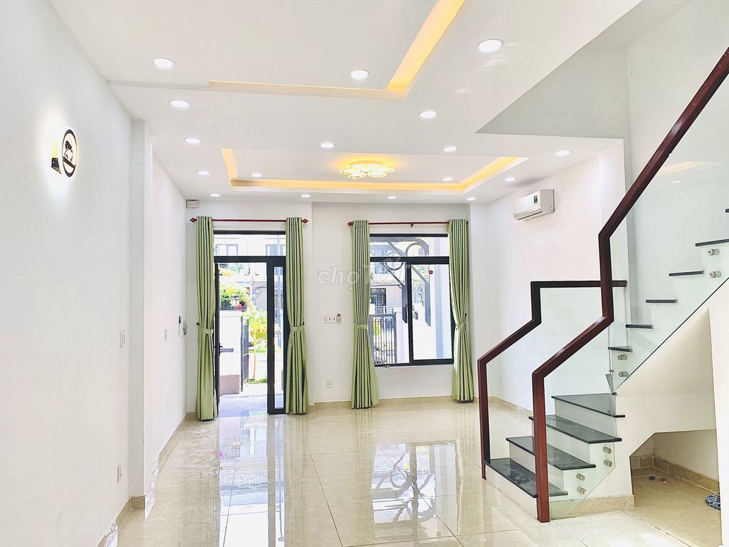 Rent a 100-foot-three-L4 bedroom near Đỗ Xuân Hợp, Globality.