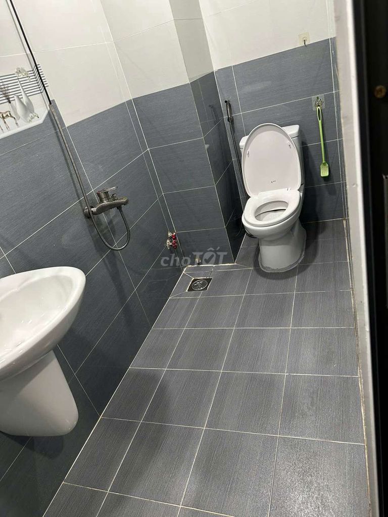 Rent an R/C-C-C-C-K-C-C-C-C-C-C-F-F-F-4-4-4-floor bedroom, 4-price toilets.
