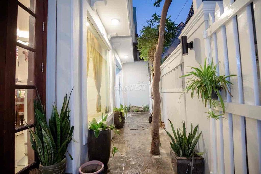 Rent a new house full of interiors 51 Phạm Văn Chiêu.