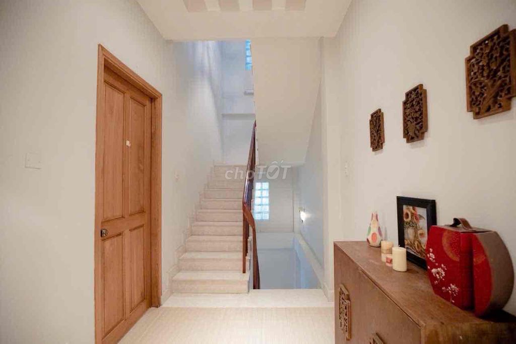 Rent a new house full of interiors 51 Phạm Văn Chiêu.